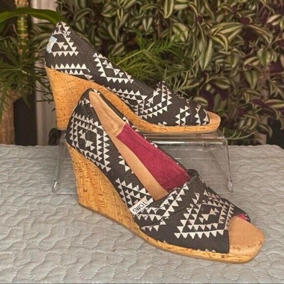 Toms - Picture 3 of 8